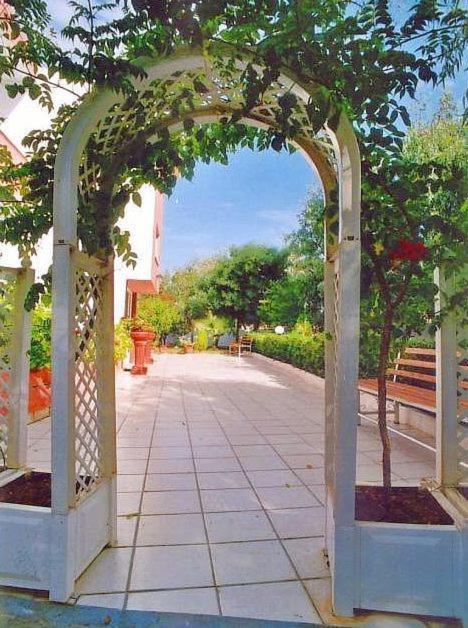 Knossos Aparthotel Panormos  Bagian luar foto
