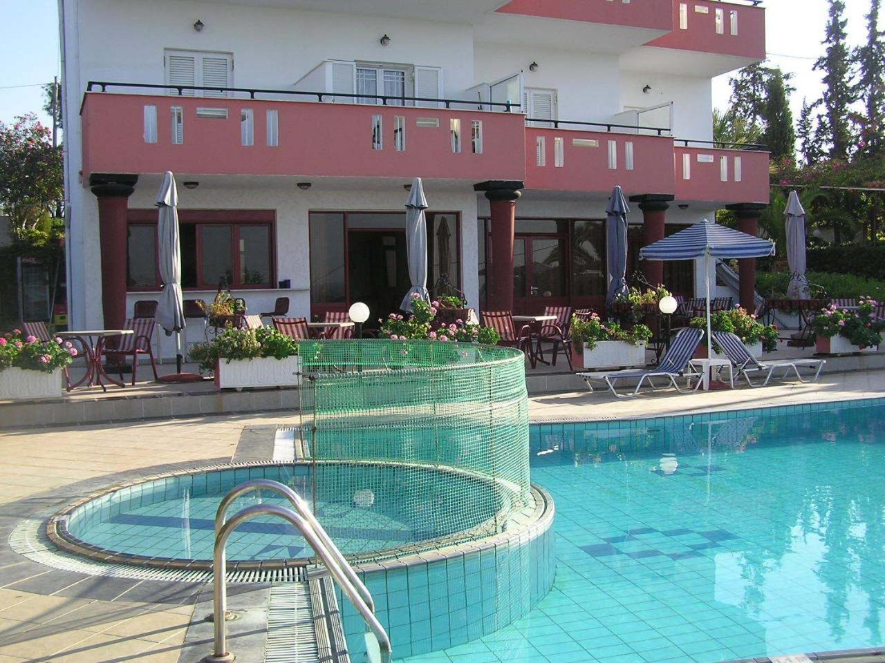 Knossos Aparthotel Panormos  Bagian luar foto