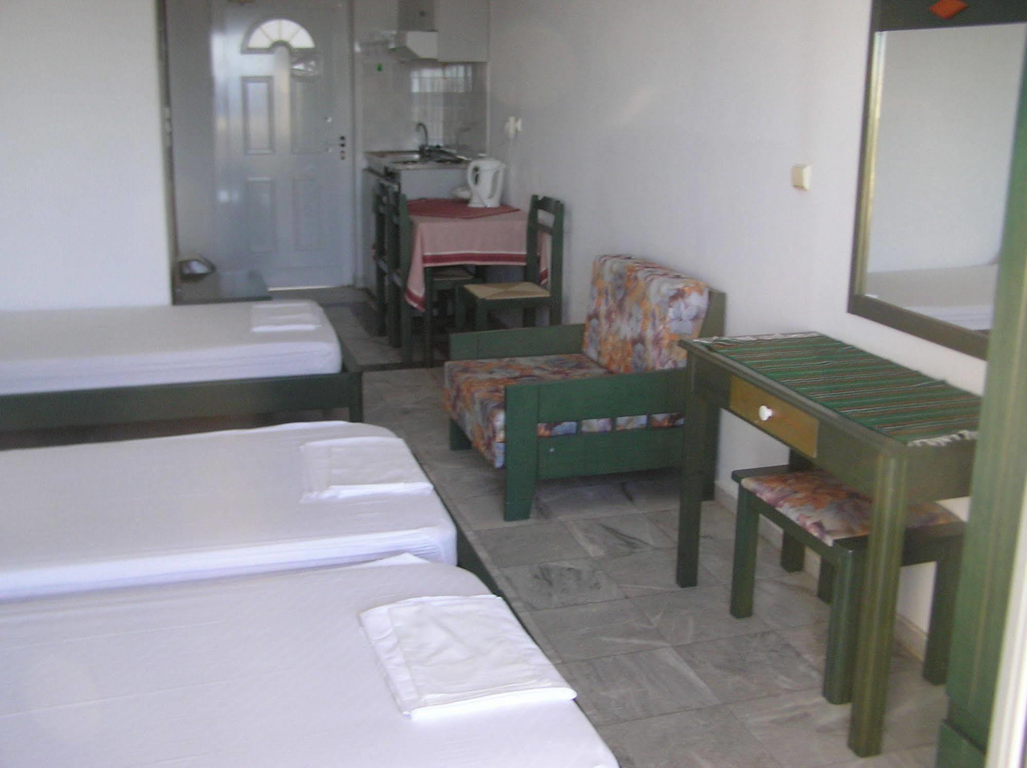Knossos Aparthotel Panormos  Bagian luar foto