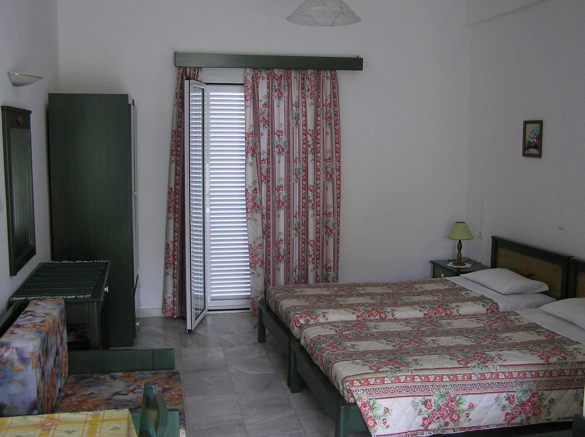 Knossos Aparthotel Panormos  Bagian luar foto