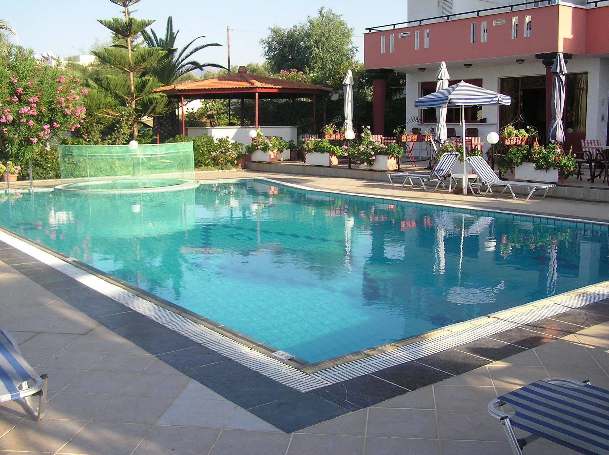 Knossos Aparthotel Panormos  Bagian luar foto