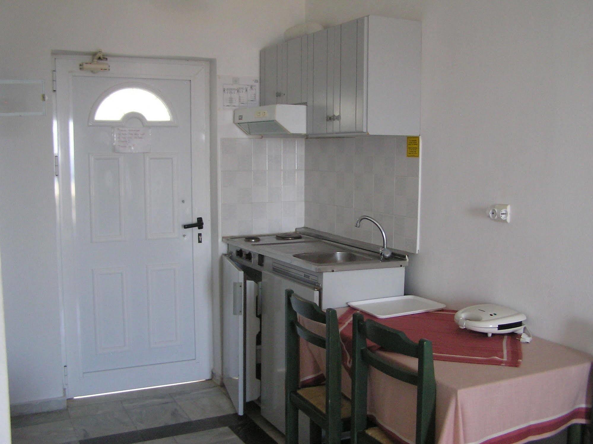Knossos Aparthotel Panormos  Bagian luar foto