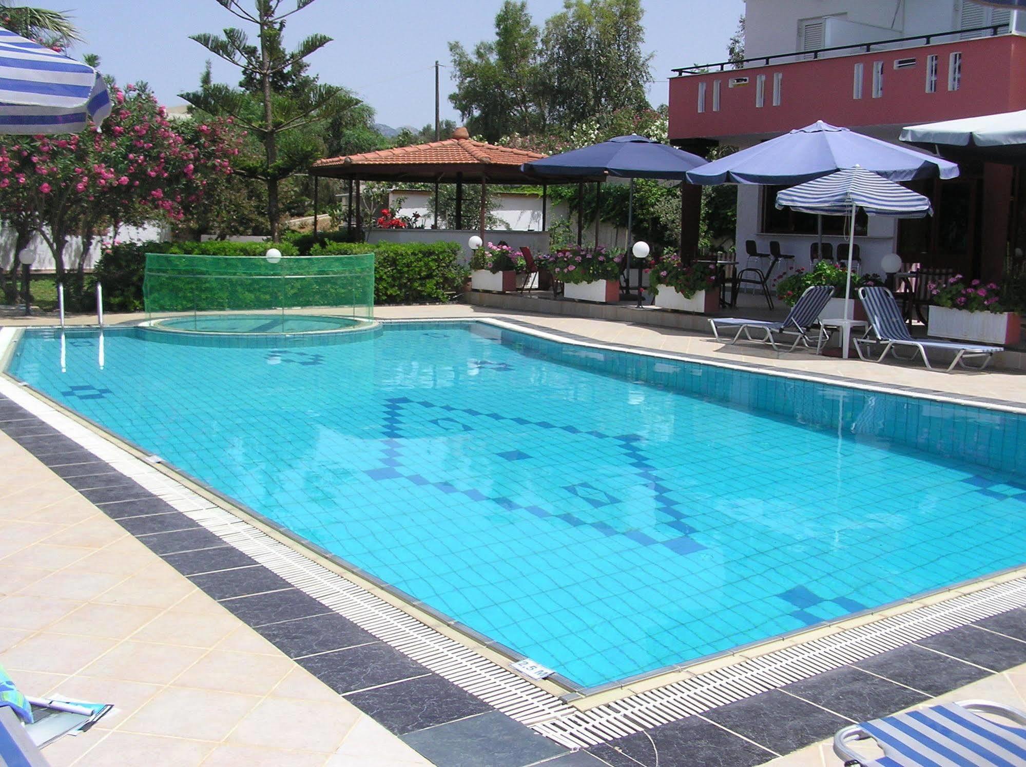Knossos Aparthotel Panormos  Bagian luar foto
