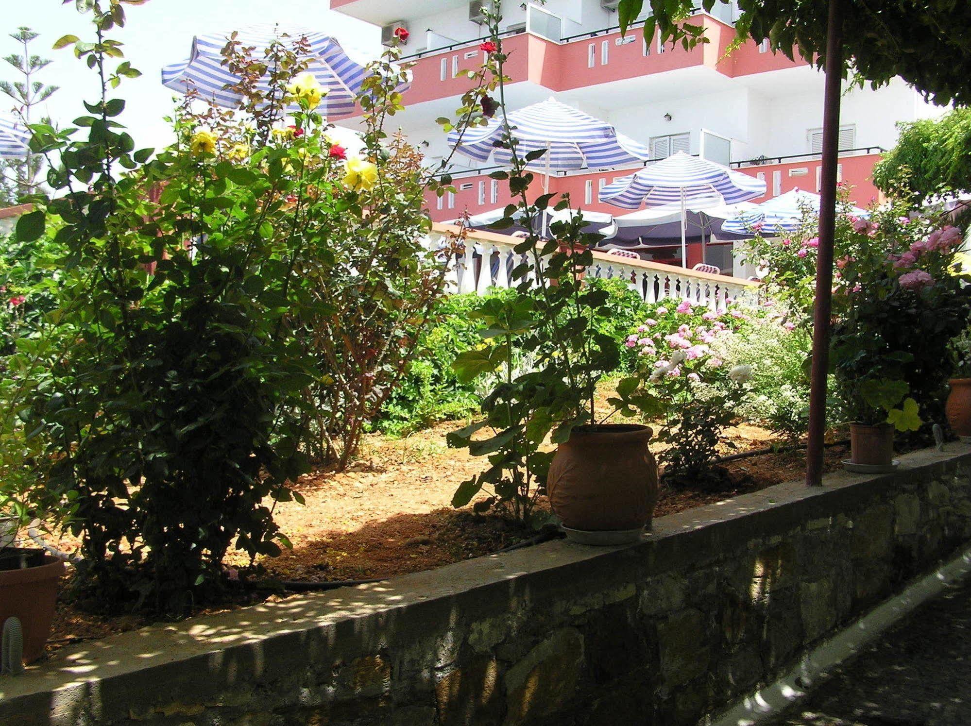 Knossos Aparthotel Panormos  Bagian luar foto